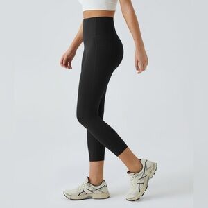 Halara UltraSculpt SoCinched High Waisted Tummy Control Capri Leggings Small NEW